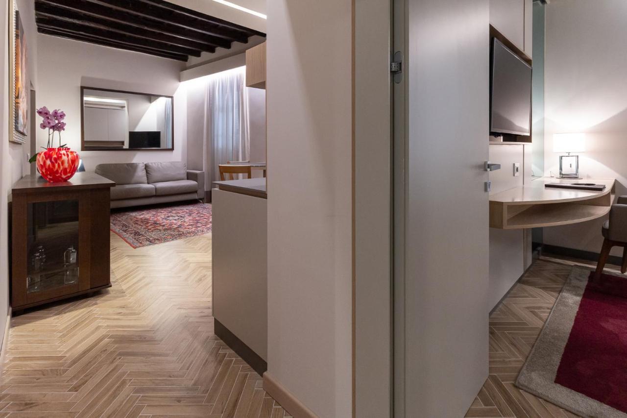 Harry'S Bar Trevi Luxury Apartments - Modelli Rome Luaran gambar